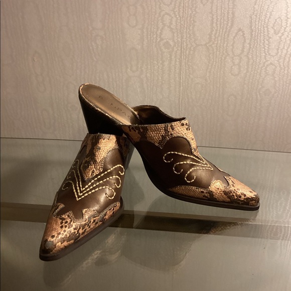 RAMPAGE RIVETED BROWN & GOLD COWGIRL STYLE SLIP ON POINTED TOE SHOE SZ 8.5 - Picture 2 of 8